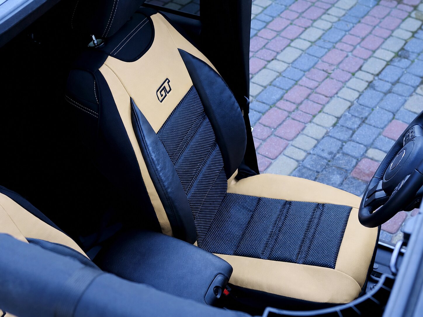 GT Ergonomic ergonomikus párna részlete a vezetőülésen