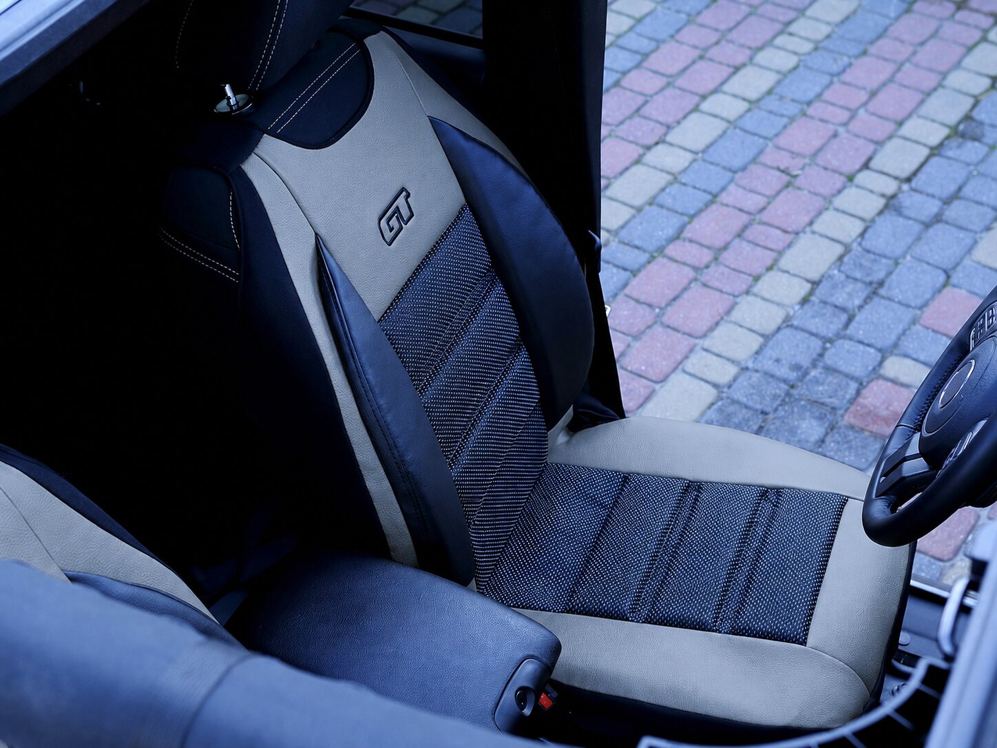 GT Ergonomic ergonomikus párna részlete a vezetőülésen